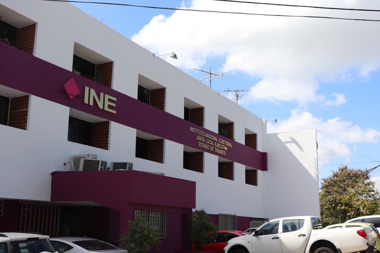 Verificará INE que aspirantes cumplan Ley 8 de 8