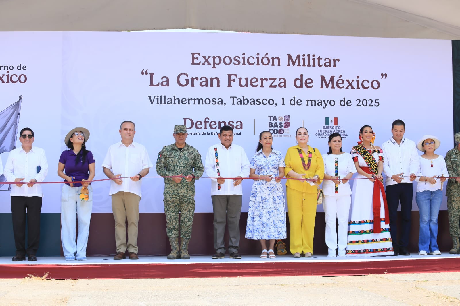 apertura de la Exposición Militar 
