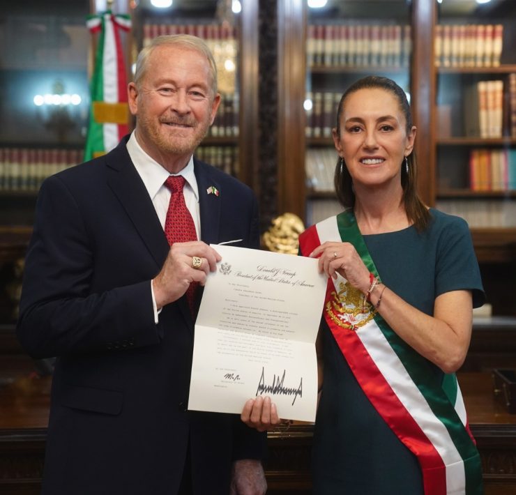 Claudia Sheinbaum recibe cartas credenciales de cinco nuevos embajadores