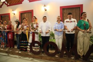 Sabores del mar y del campo se hacen presentes en el stand de Centla, donde se ofrecen delicias como ceviche de robalo y pan tradicional en forma de fauna tabasqueña.