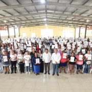 En Jalapa entregan tandas a 300 beneficiarias