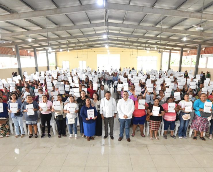 En Jalapa entregan tandas a 300 beneficiarias