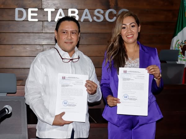 IEPCT entrega oficialmente expedientes de elecciones impugnadas