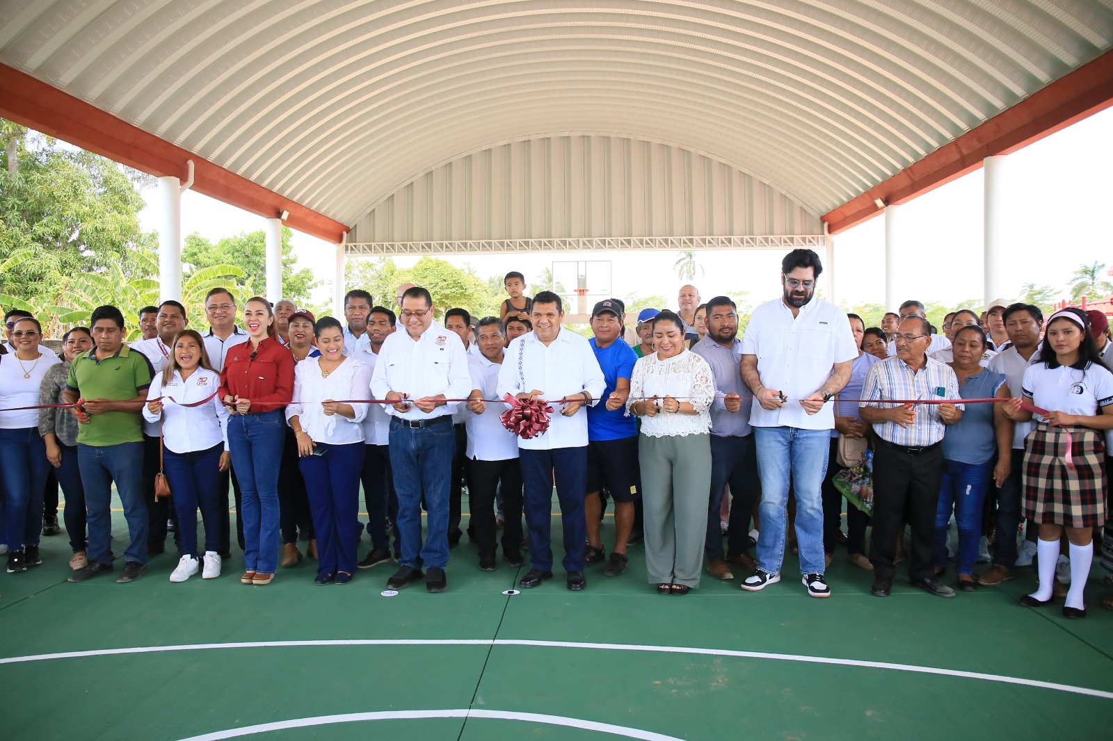 Javier May Rodríguez concluyó una gira 