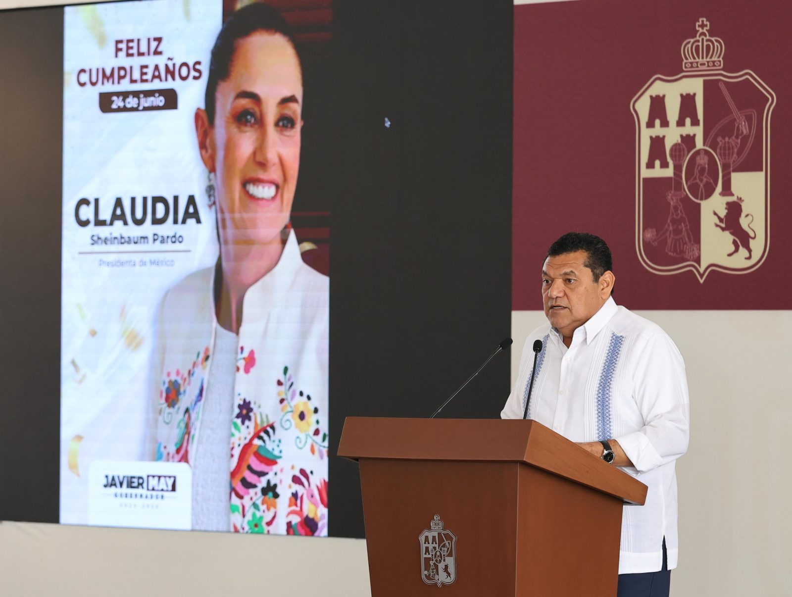 Javier May refrenda compromiso con la transparencia