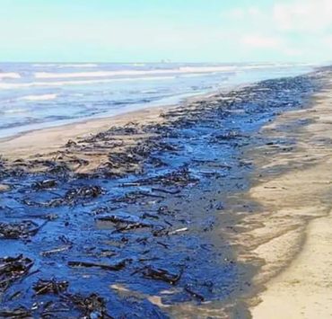 Pemex ofrece compensación en combustible a pescadores afectados por derrame en Tabasco
