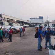 Se manifiestan trabajadores de limpia en Centro