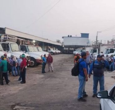 Se manifiestan trabajadores de limpia en Centro