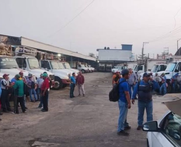 Se manifiestan trabajadores de limpia en Centro
