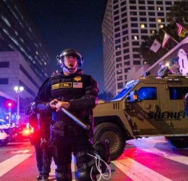 Toque de queda en el centro de Los Ángeles