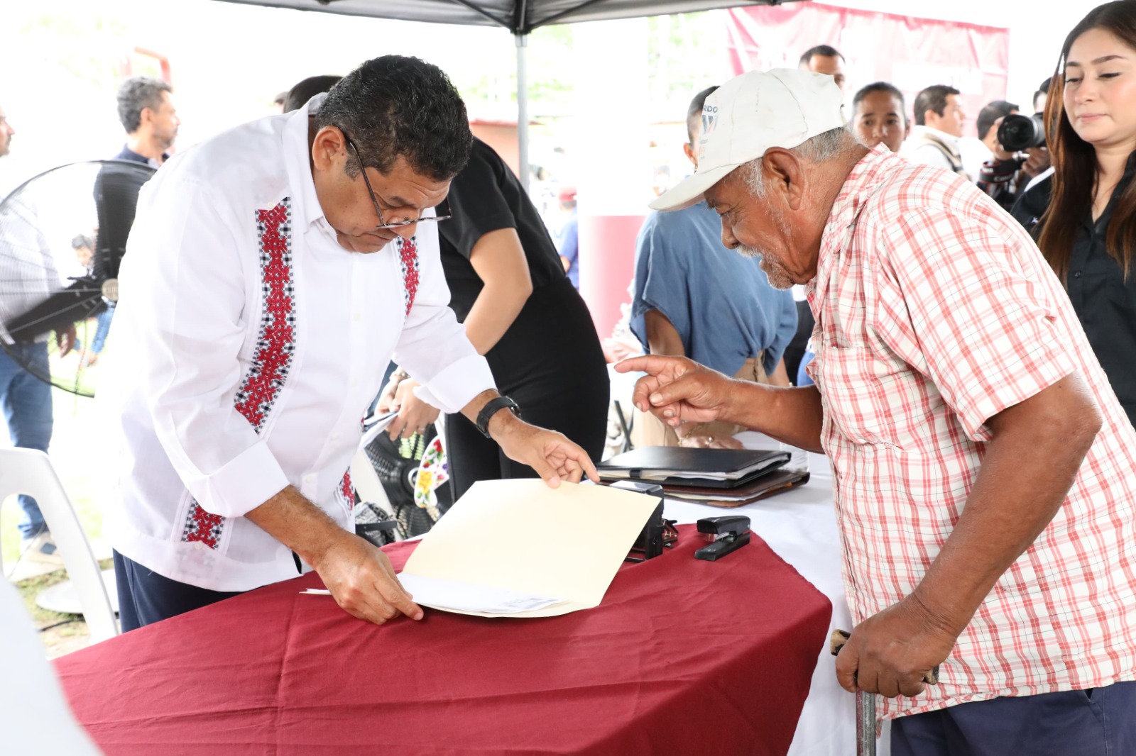 gobierno de Javier May