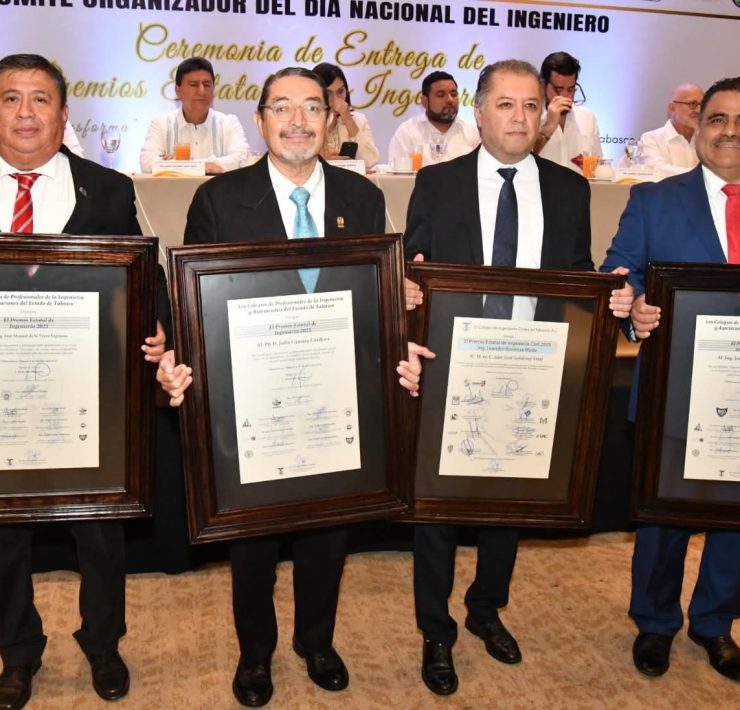 Egresados de la UJAT reciben el Premio Estatal de Ingeniería