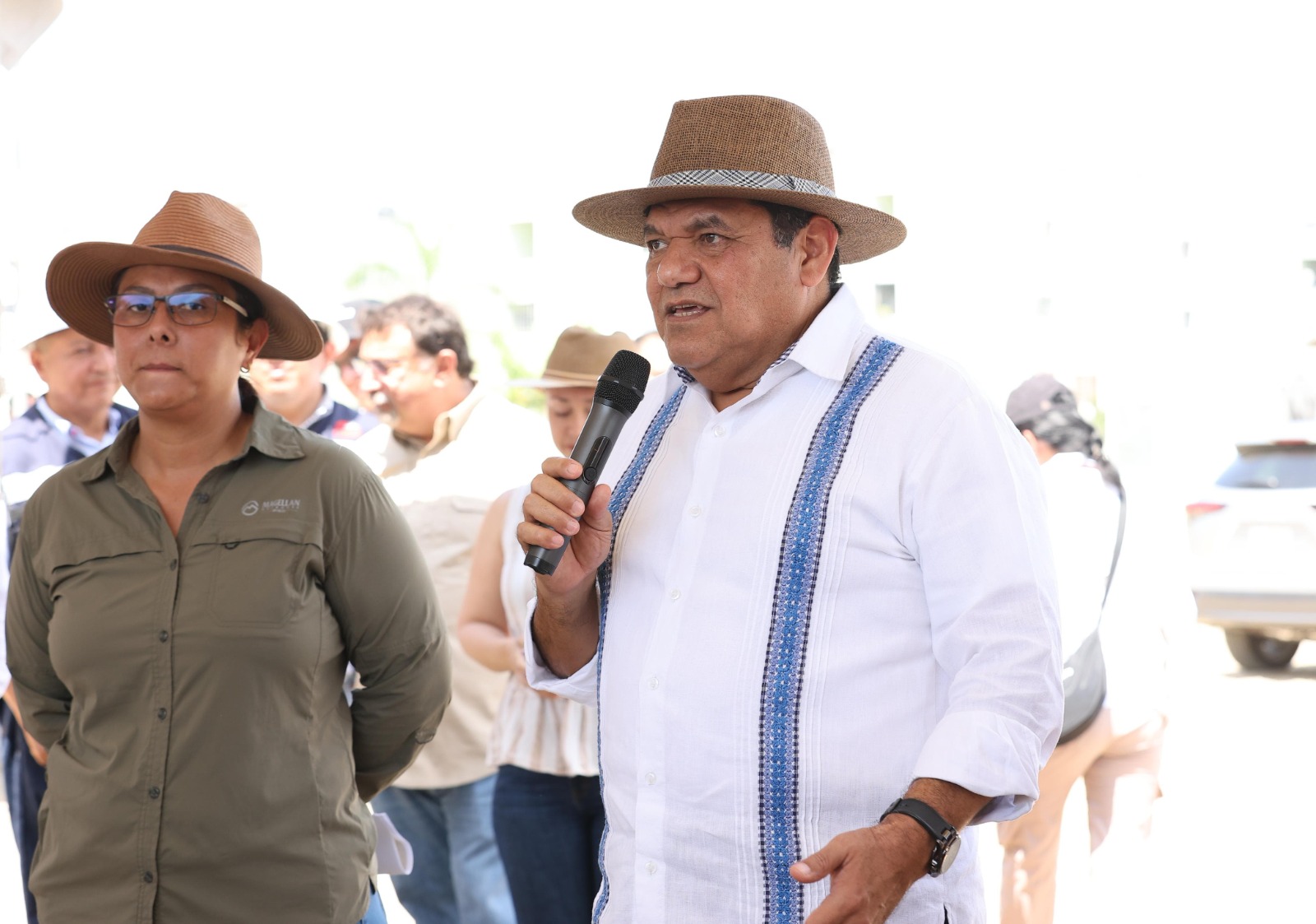 Javier May Rodríguez supervisa la construcción