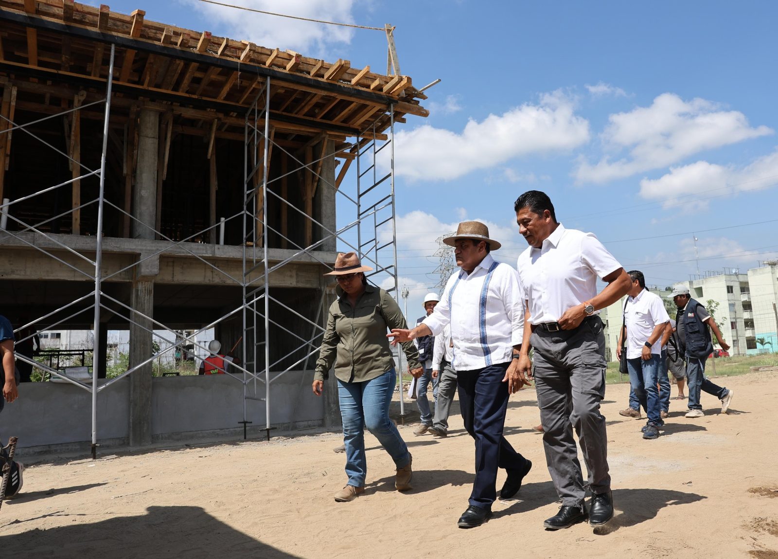 Supervisa el gobernador Javier May obra del plantel Colegio de Bachilleres de Pomoca