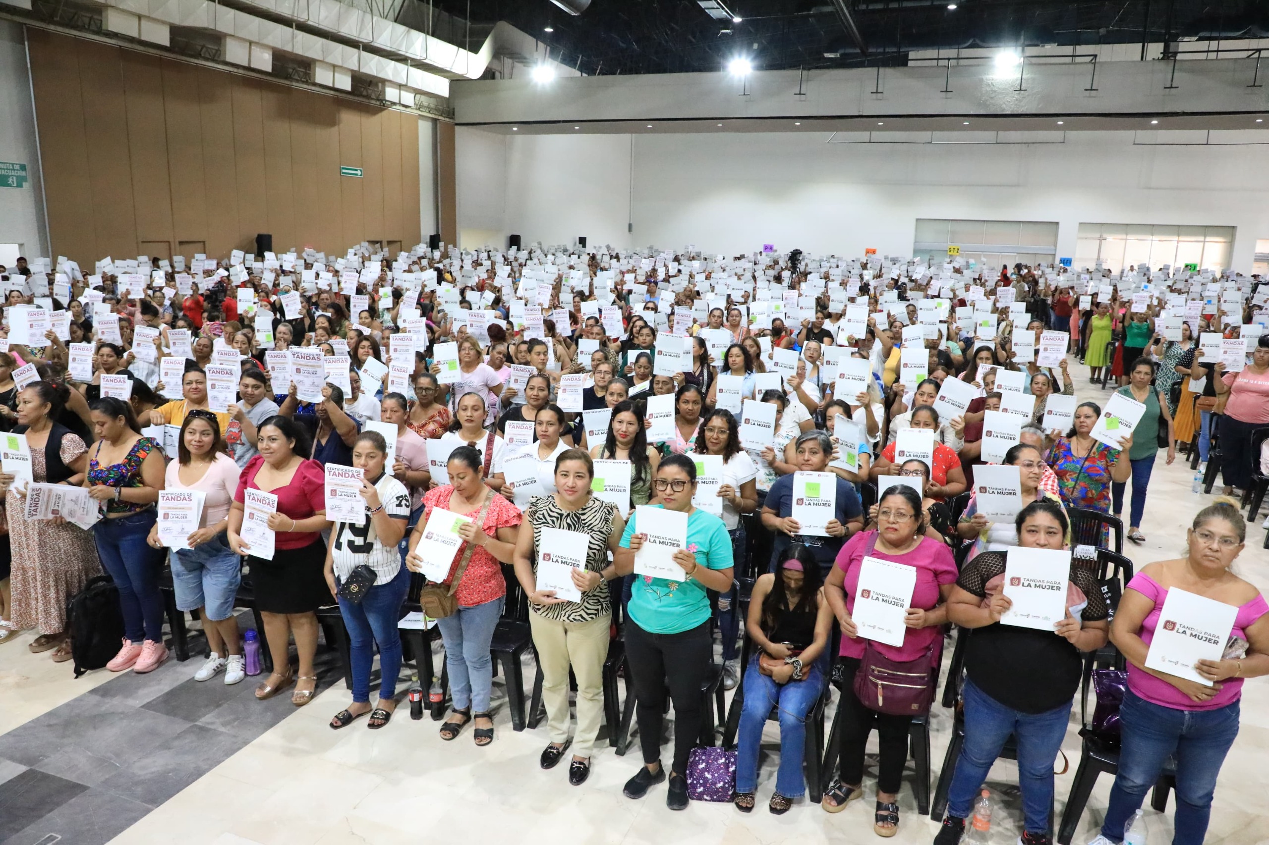 entrega de los apoyos a emprendedoras