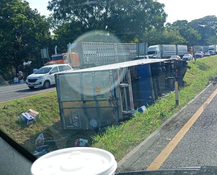 Accidente de tráiler en la Cárdenas Villahermosa