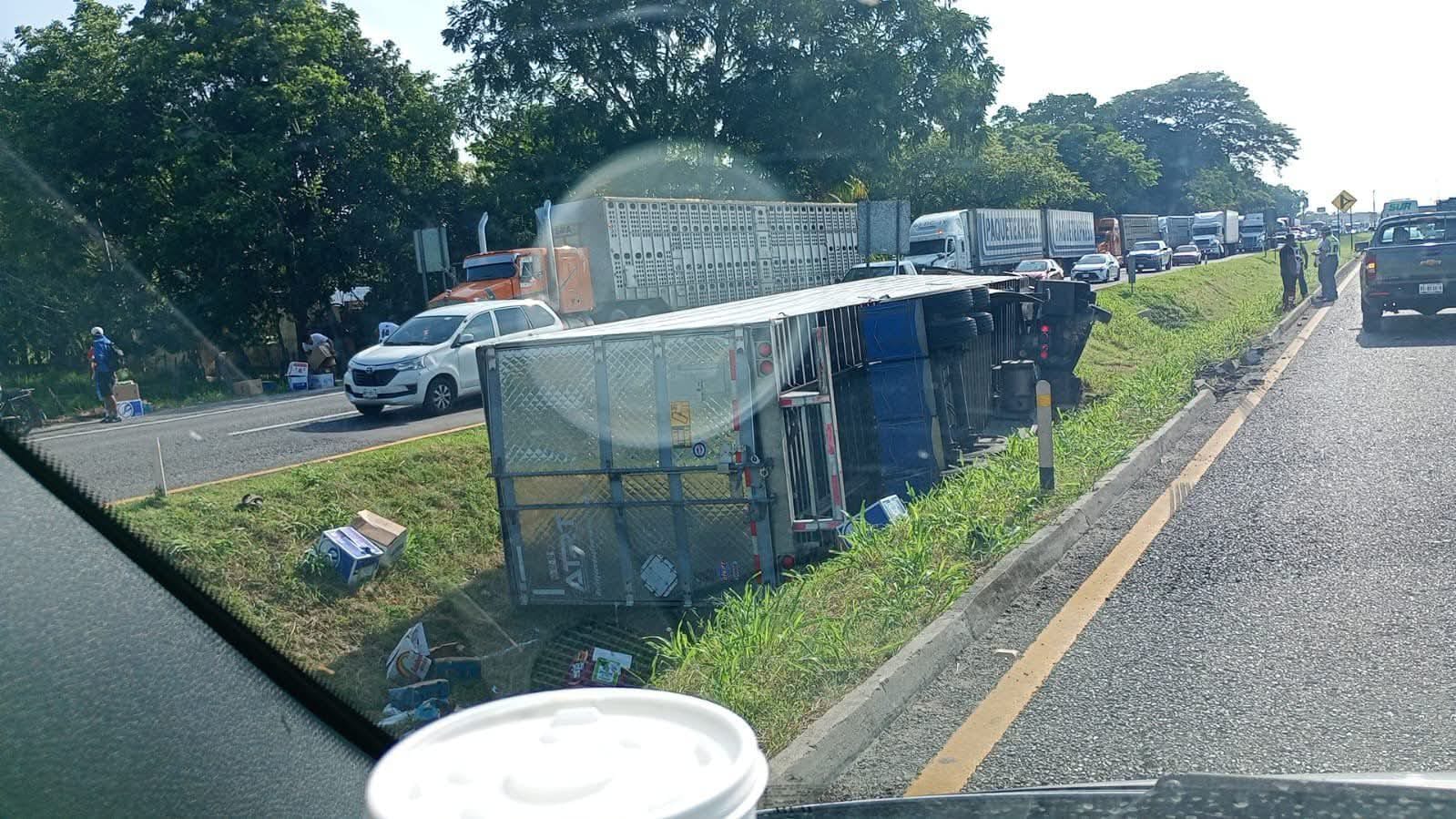 Accidente de tráiler en la Cárdenas Villahermosa