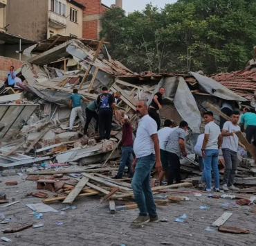 Sismo en Turquía derriba edificios. Se registró que fue de magnitud 6.5