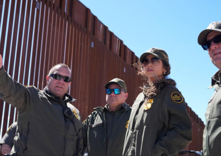 EEUU pintará de negro muro fronterizo según para dificultar el paso de migrantes