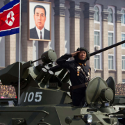 Tanques coreanos rumbo a Rusia. Corea del Norte va con todo