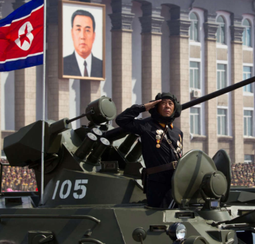 Tanques coreanos rumbo a Rusia. Corea del Norte va con todo
