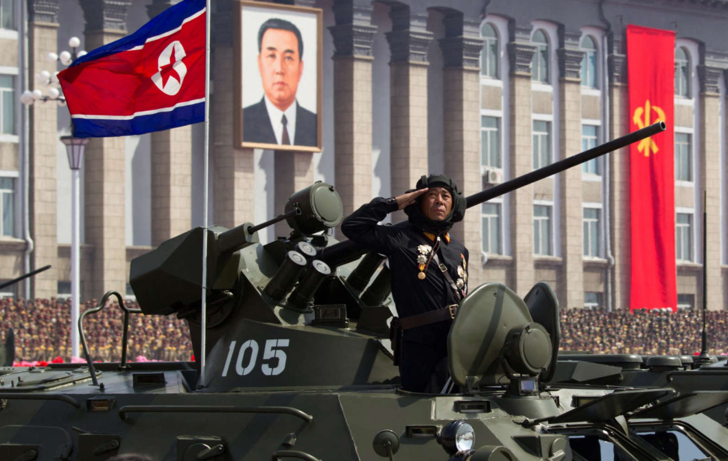 Tanques coreanos rumbo a Rusia. Corea del Norte va con todo