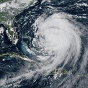 Carolina del Norte en alerta máxima ante la llegada del huracán Erin