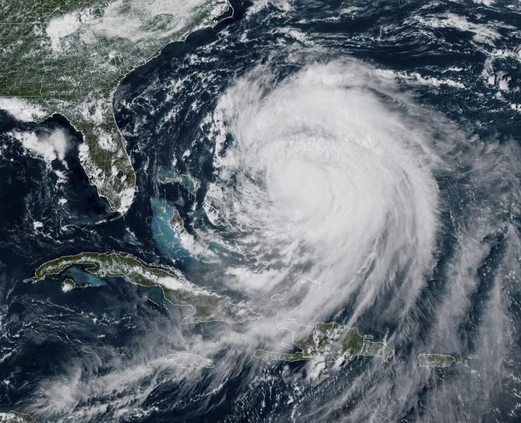 Carolina del Norte en alerta máxima ante la llegada del huracán Erin