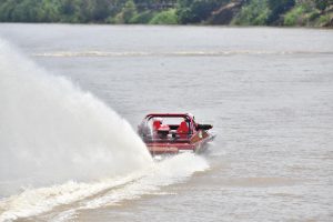 Pilotos de todo México y del extranjero participan en “Las 50 Leguas del Grijalva” en Tabasco, llevando velocidad y tradición a las aguas del río Grijalva.