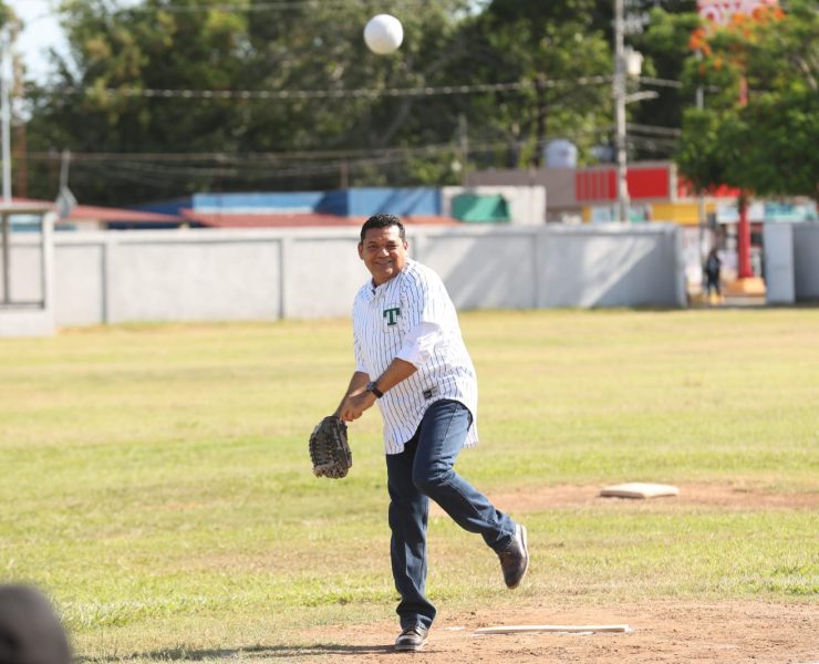 Javier May inaugura Liga de Sóftbol de Veteranos