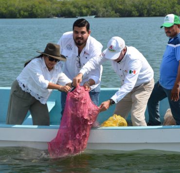 Pemex apoya a ostricultores de Tabasco para repoblar sistemas lagunares