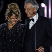 Andrea Bocelli y Karol G cantaron en conjunto creando un momento único