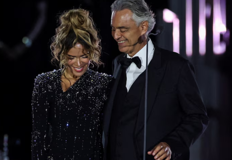 Andrea Bocelli y Karol G cantaron en conjunto creando un momento único