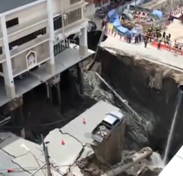 Se abre un socavón enfrente de un Hospital poniendo la estructura en riesgo