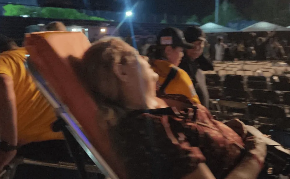 Fan es sacada en camilla de concierto de Chayanne en Los Mochis, Sinaloa