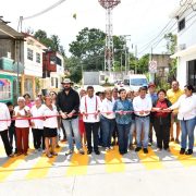 Entrega Javier May infraestructura vial y supervisa construcción de aulas