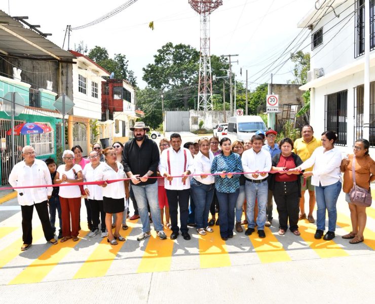 Entrega Javier May infraestructura vial y supervisa construcción de aulas