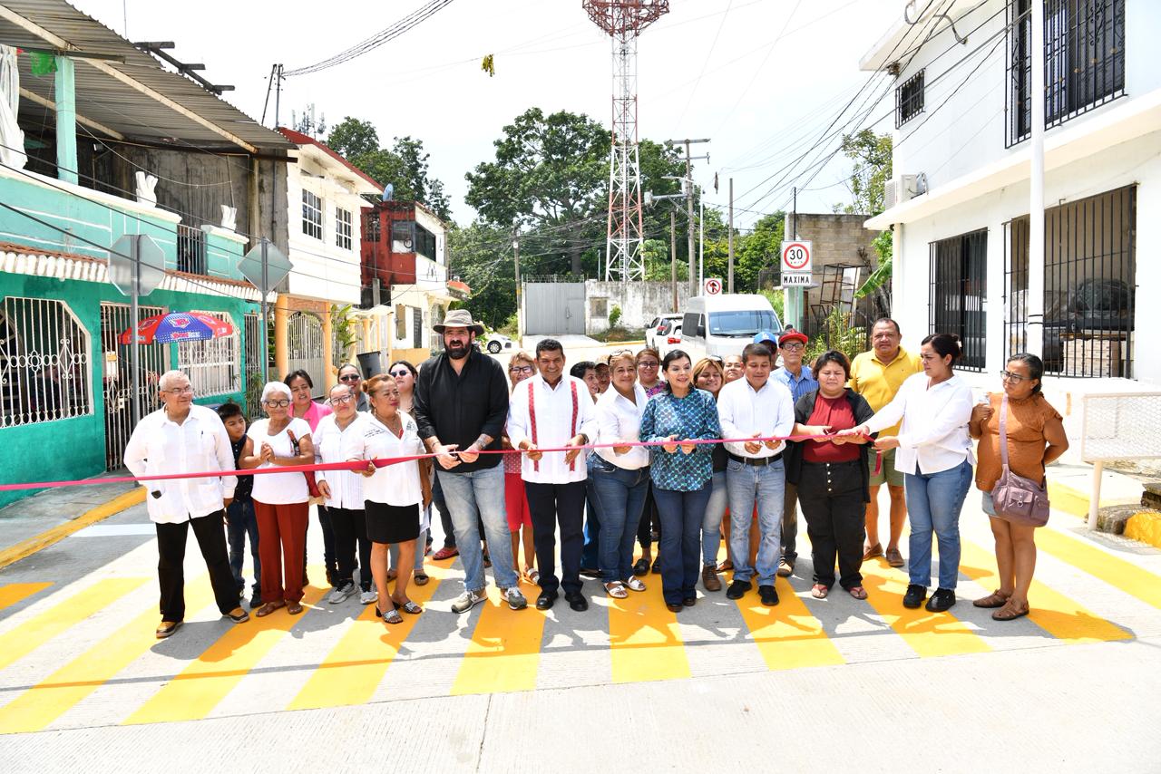 Entrega Javier May infraestructura vial y supervisa construcción de aulas