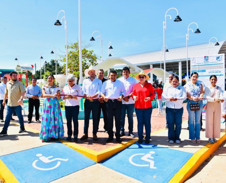 Entrega Javier May obras en comunidades apartadas de Balancán