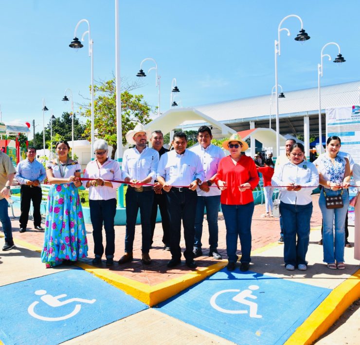 Entrega Javier May obras en comunidades apartadas de Balancán