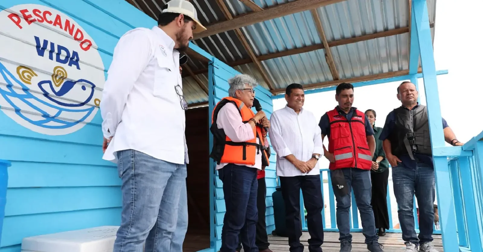 Javier May entregó recursos pesqueros en Cárdenas