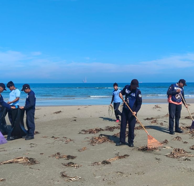 Marina realiza jornada de limpieza en playas de Tabasco