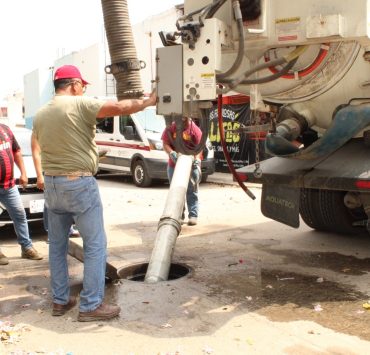 Realizan desazolve de 431 mil metros lineales de drenajes en el Estado