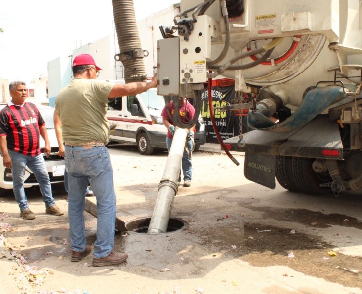 Realizan desazolve de 431 mil metros lineales de drenajes en el Estado