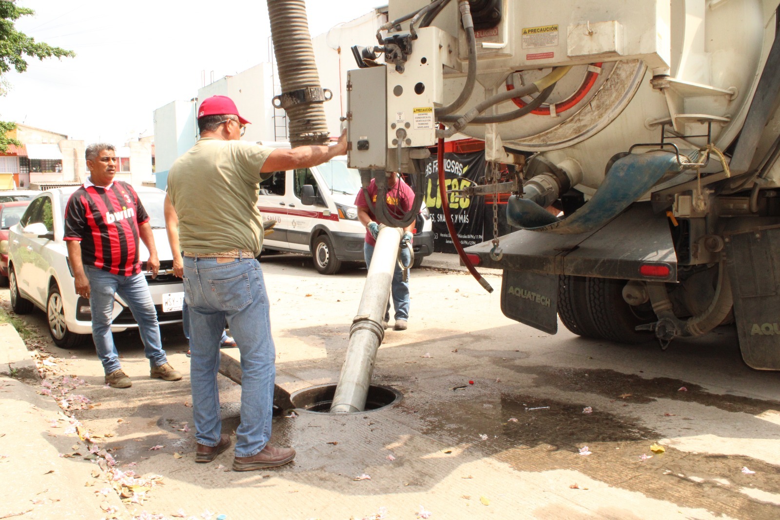 Realizan desazolve de 431 mil metros lineales de drenajes en el Estado