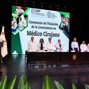 Un orgullo que la calidad de médicos cirujanos de la UJAT