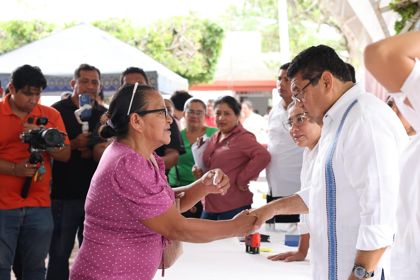 gobernador inició actividades junto a la alcaldesa María de la Cruz 