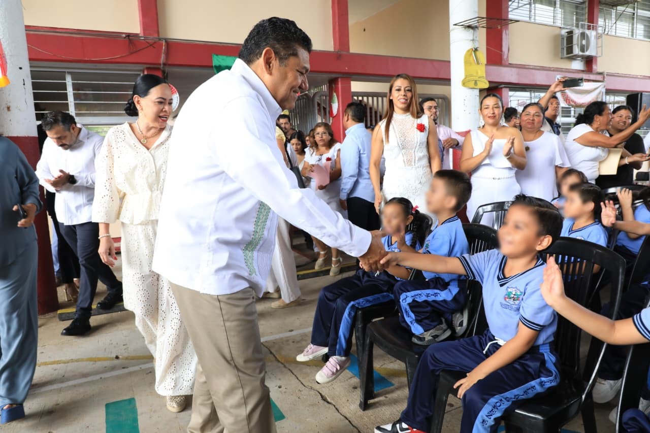campaña de vacunación contra el VPH en escuela primaria