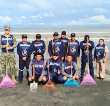 Armada de México realiza jornada de limpieza en playas de Tabasco