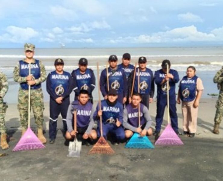Armada de México realiza jornada de limpieza en playas de Tabasco